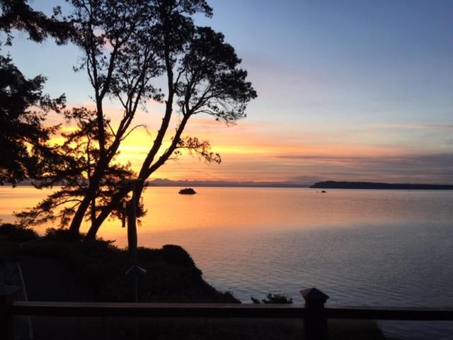 Puget Sound Chic Romantic Cottage With Private Beach Access & Gated Entry Port Ludlow Экстерьер фото